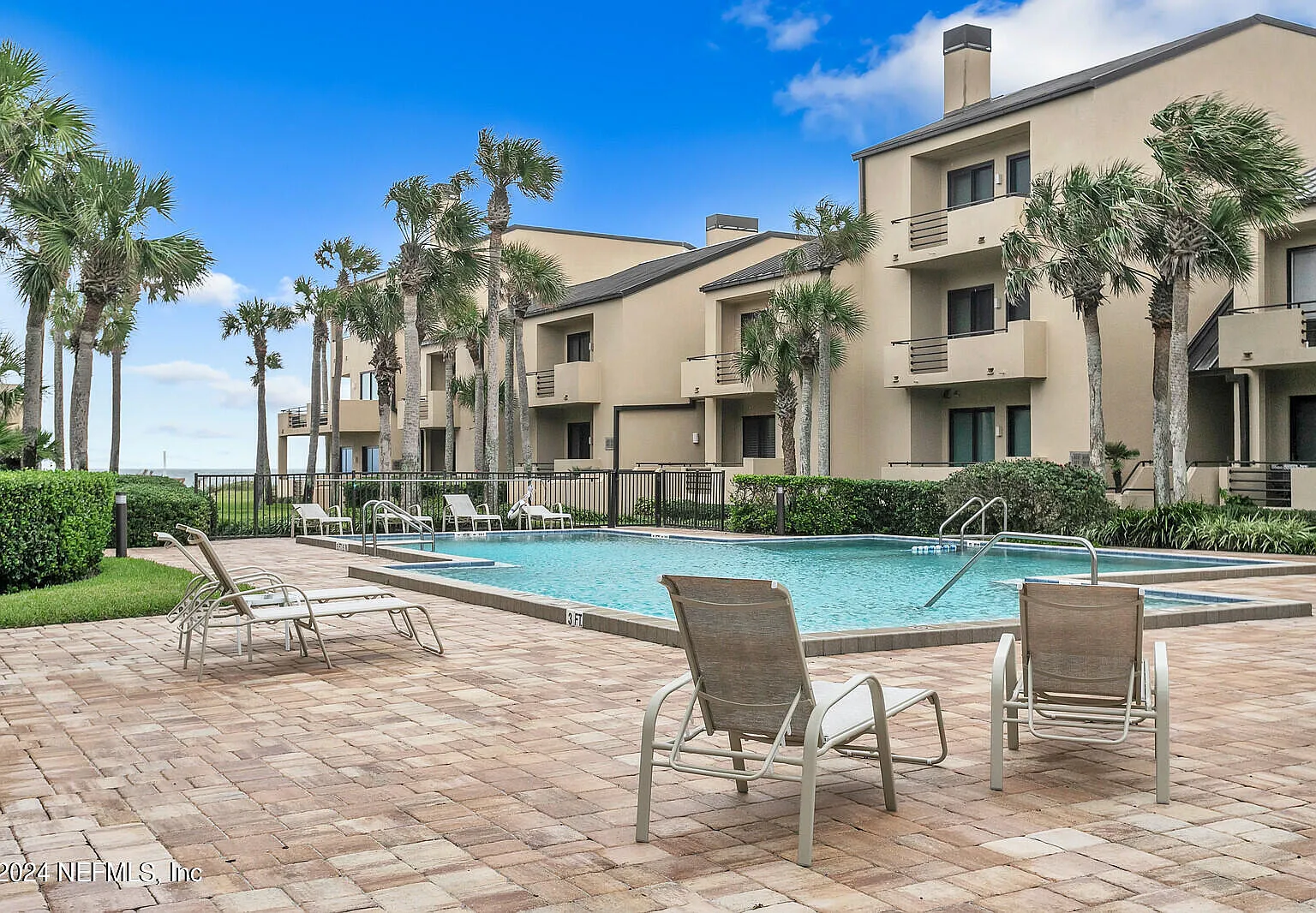 3 bed, 3.0 bath, 1784 sqft, $7,500 — Photo 3