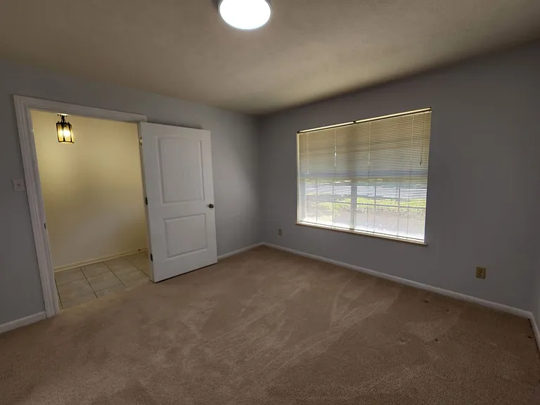 2604 Buckingham Dr — Photo 7