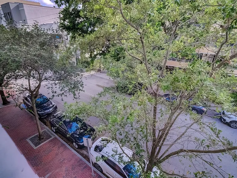 3339 Virginia St #323 — Photo 24