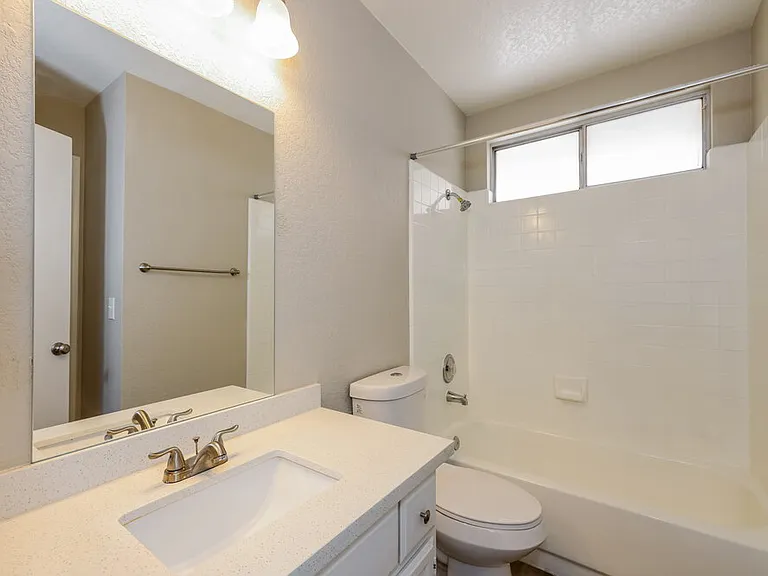 1403 Harmony Hill Dr — Photo 15