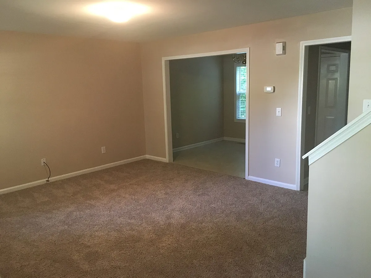 Building Photo - 2401 Laurel Falls Ln