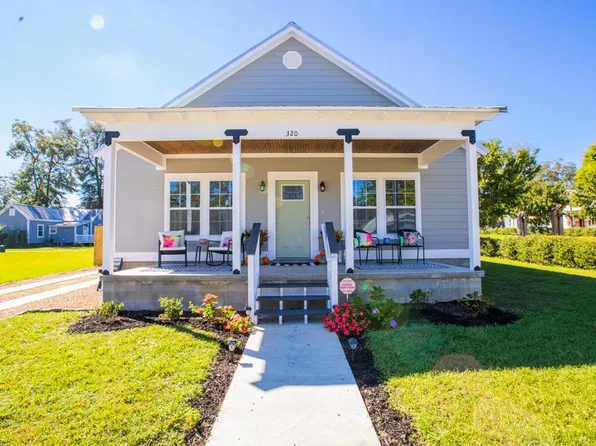 320 Victoria Pl, Thomasville, GA 31792