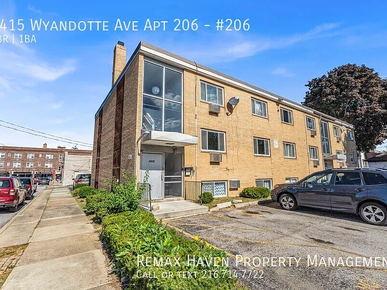 1415 Wyandotte Ave #206 — Photo 2
