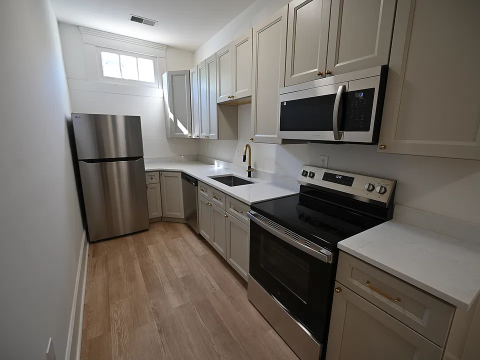1114 W Pike St #3