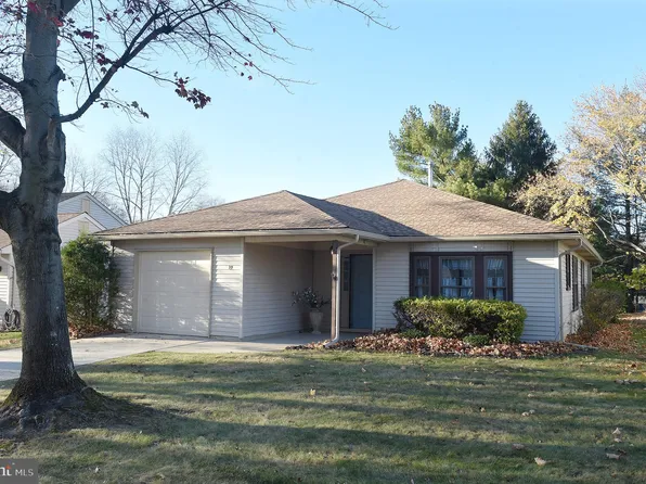 19 Hilltop Ln W, Columbus, NJ 08022