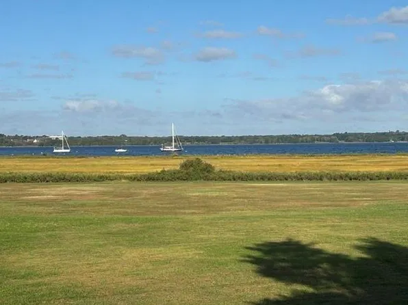975 Anthony Rd, Portsmouth, RI 02871