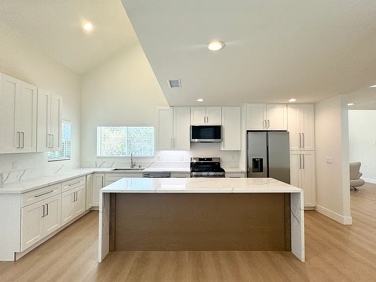 2737 Forest Park Ln — Photo 16