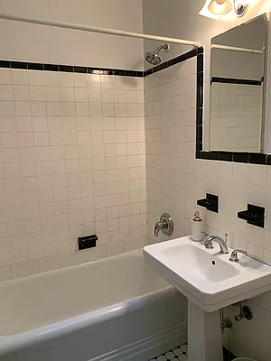 Rented by Salon Realty Corp | media 13