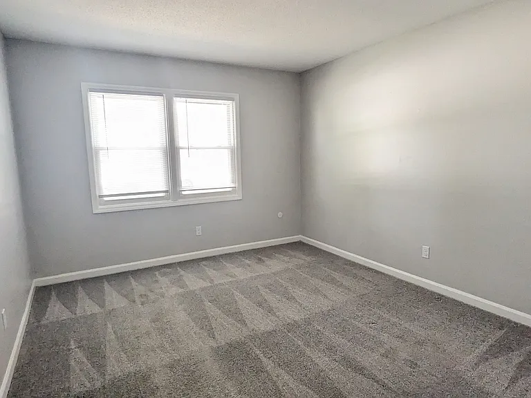 601 Hermitage Ct — Photo 33