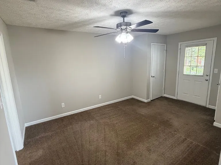 1202 Hamilton Dr — Photo 6
