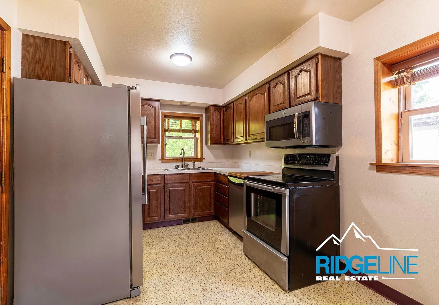 3 bed, 2.0 bath, 1980 sqft, $1,895 — Photo 4