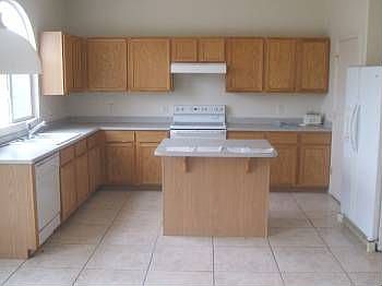 2nd image of 1009 E Chambers St