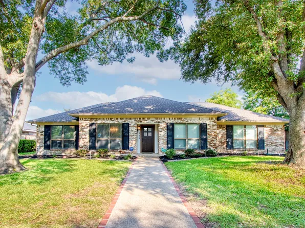 128 N Spring Creek Dr, Richardson, TX 75081