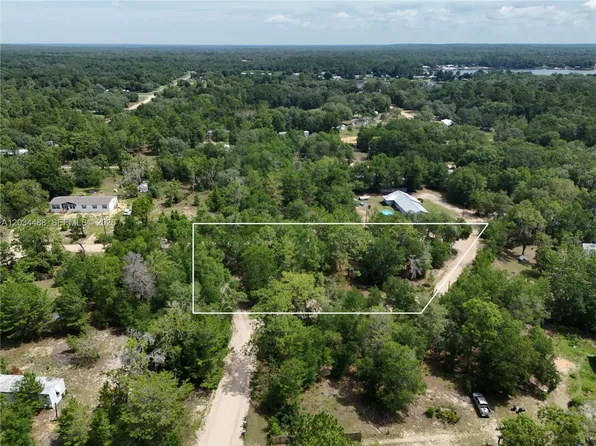 225 Mirror Lake Dr, Interlachen, FL 32148