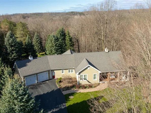 600 Saurer Farms Dr, Victor, NY 14564