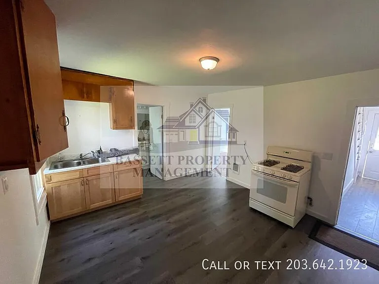 109 E Albert St #1W — Photo 6