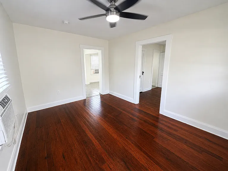 4504 N Suwanee Ave — Photo 3