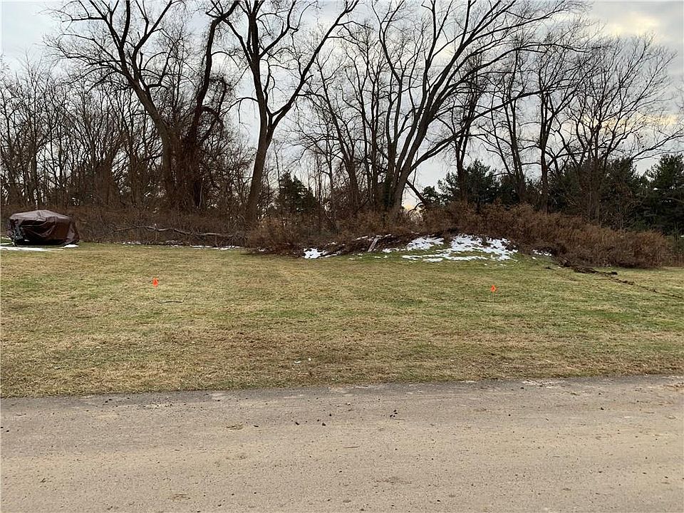 1st image of 9 Claireon Woods Dr