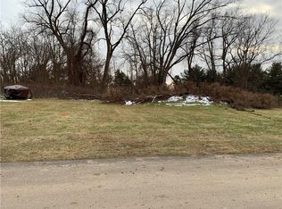 9 Claireon Woods Dr, Penfield, NY 14526