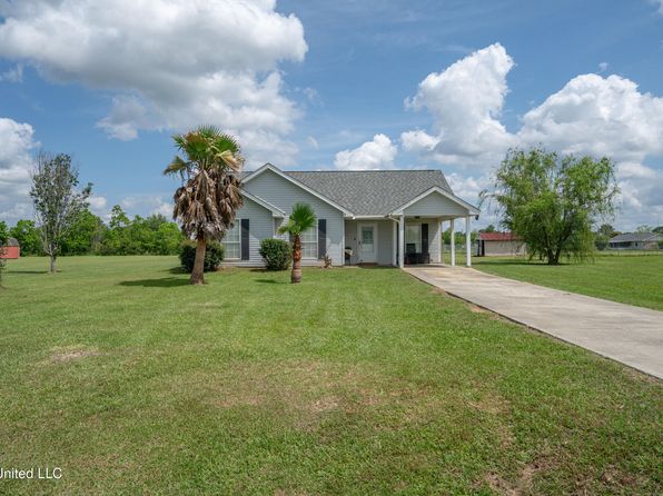 16 Hawthorne Rd, Picayune, MS 39466