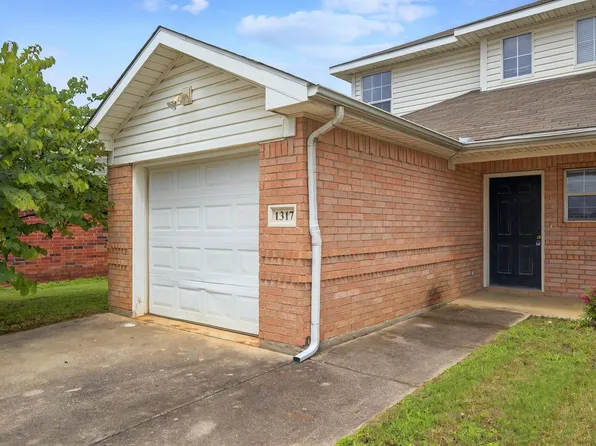 1317 Village Garden Dr, Azle, TX 76020