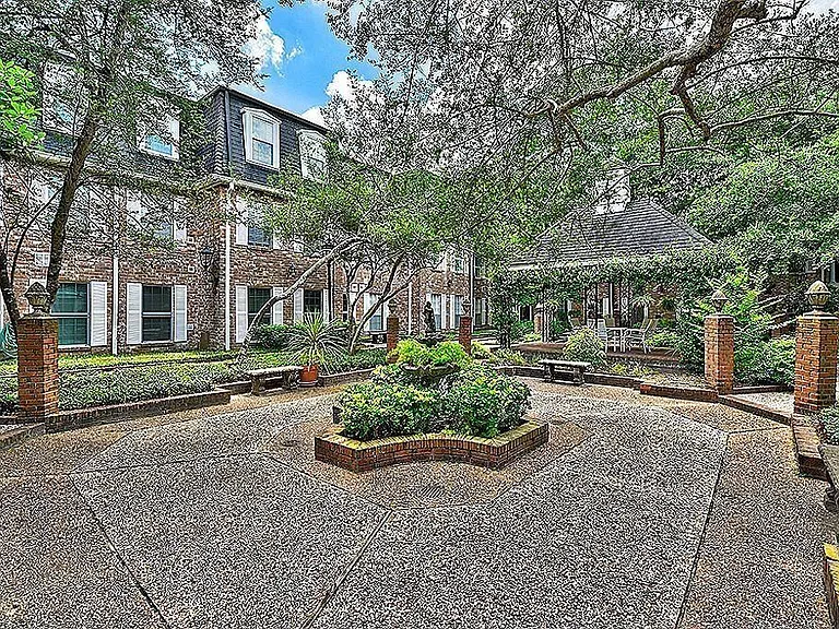 361 N Post Oak Ln #241 — Photo 16