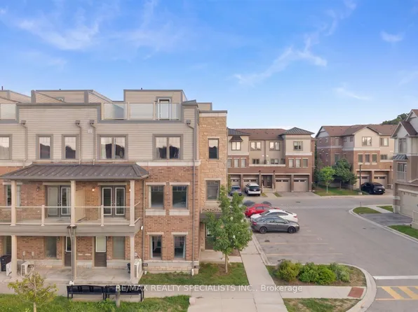 70 Willowrun Dr S #E8, Kitchener, ON N2A 0J3