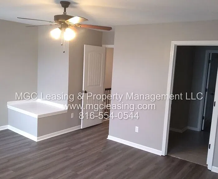 9324 N Main St — Photo 32