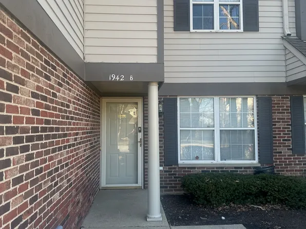 1942 Heron Ave, Schaumburg, IL