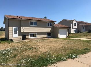 950 27th St W, Dickinson, ND 58601