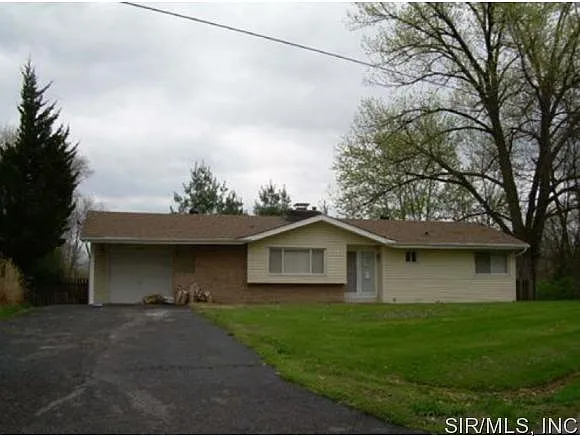 18 Howard Dr photo 1