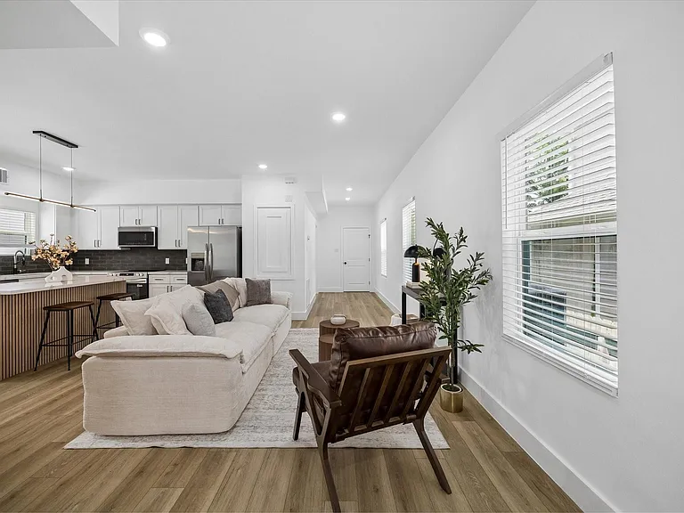 801 E 32nd 1/2 St #A — Photo 8