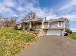 3 Hillcrest Cir, Westfield, MA 01085