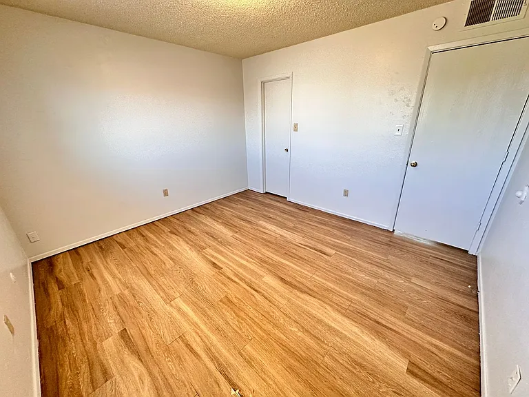 3417 Aztec Road NE — Photo 12