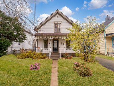 618 Saint Charles St, Elgin, IL, 60120