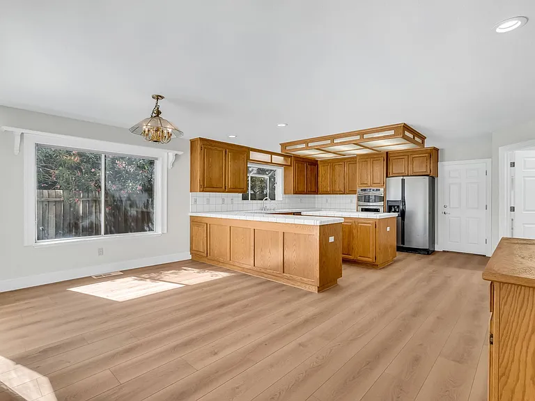 5650 Edgeview Dr — Photo 22