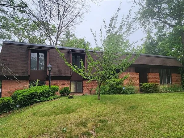 12911 Dunstone Dr, Florissant, MO 63033