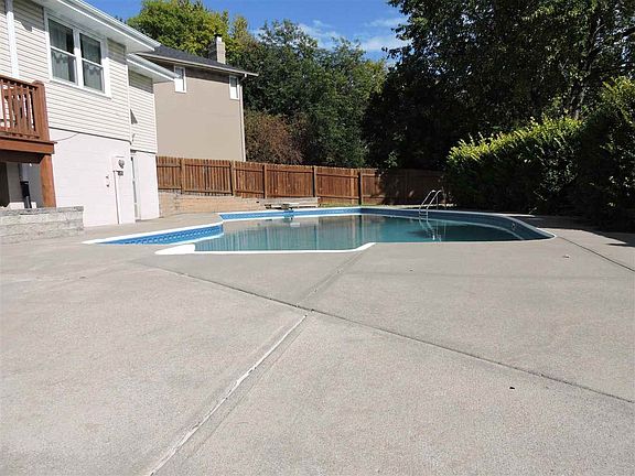2nd image of 14119 Cedar Cir