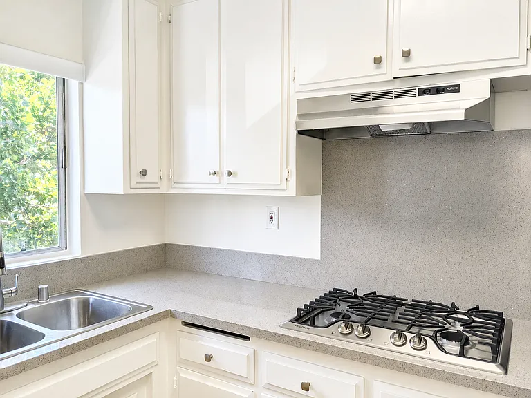 153 S Hayworth Ave #202 — Photo 2
