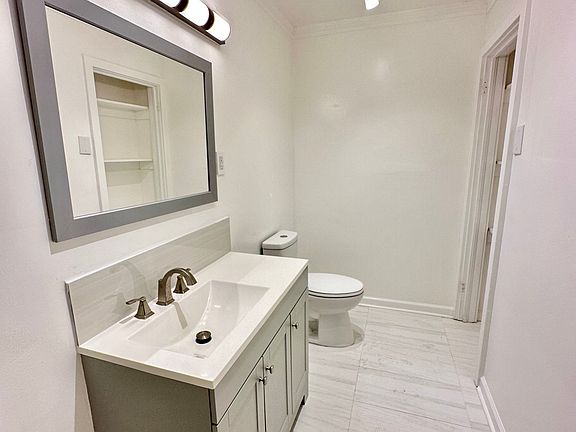 4th image of 818 Bourbon St #1C