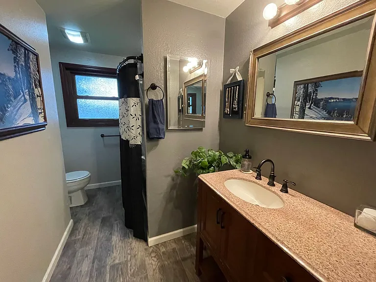 555 NW Fairhaven Dr — Photo 11