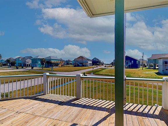 3rd image of 3199 Castle Dr