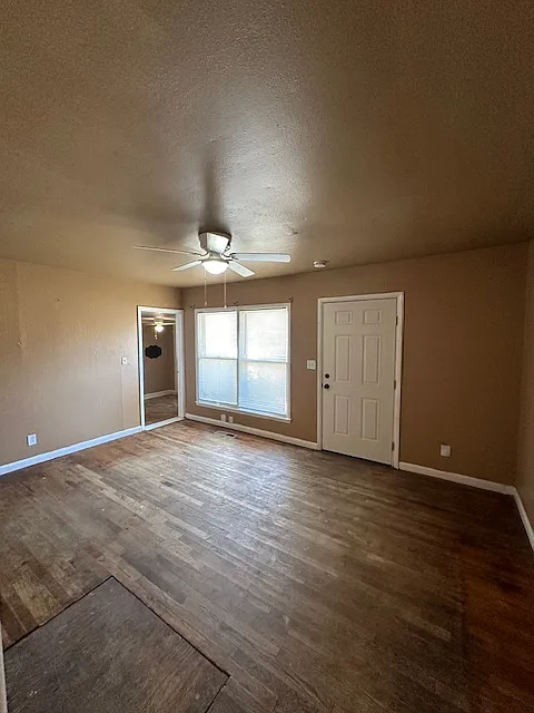 3 bed, 1045 sqft, $1,295 — Photo 2