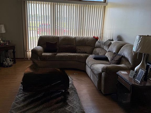 3rd image of 15332 Irving Ave