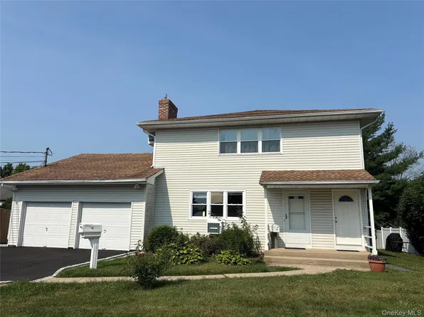 8 Locust St, Glen Cove, NY 11542