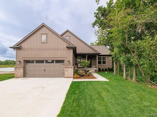10497 Grandview Dr, Goodrich, MI 48438