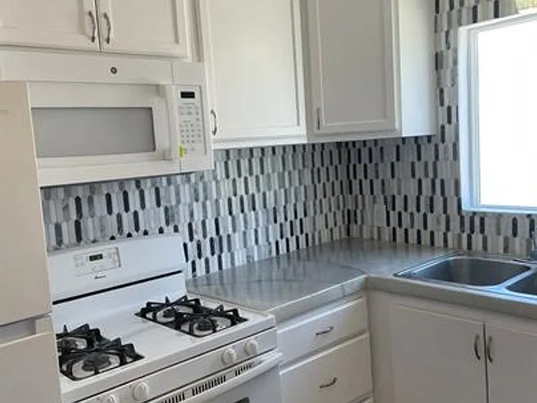 3337 E Flower St — Photo 20
