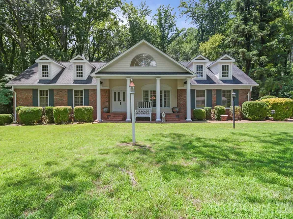 1981 Crestwood Ln, Clover, SC 29710