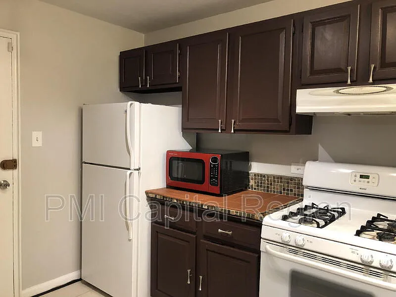 3 bed, 1.0 bath, 1076 sqft, $2,375 — Photo 4