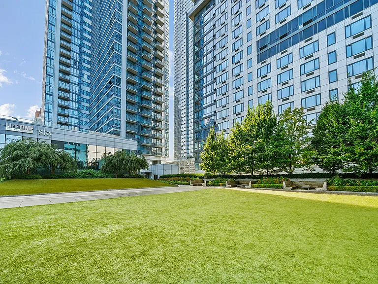 605 W 42nd St #54M — Photo 24